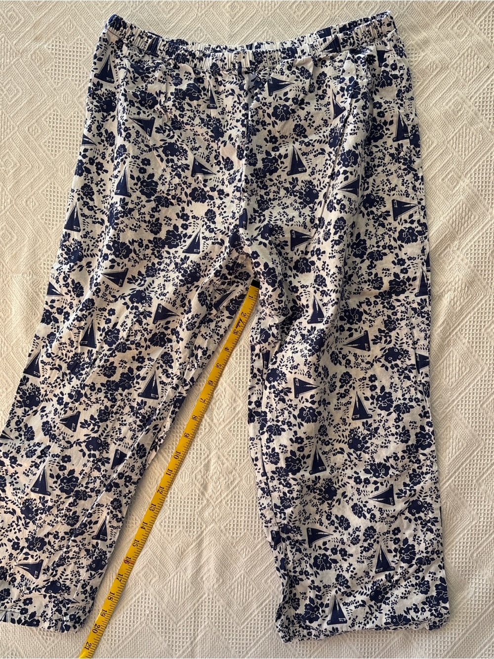 Tommy Hilfiger White and Navy Sailboat Print Cropped Joggers